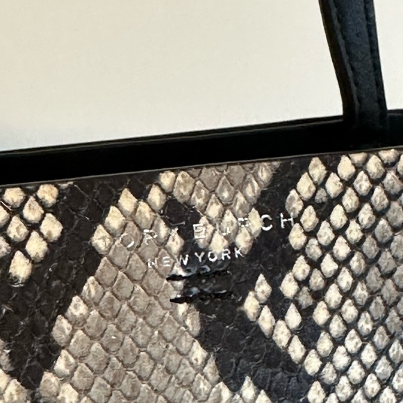 Special edition: Snakeskin tote - Picture 3 of 3